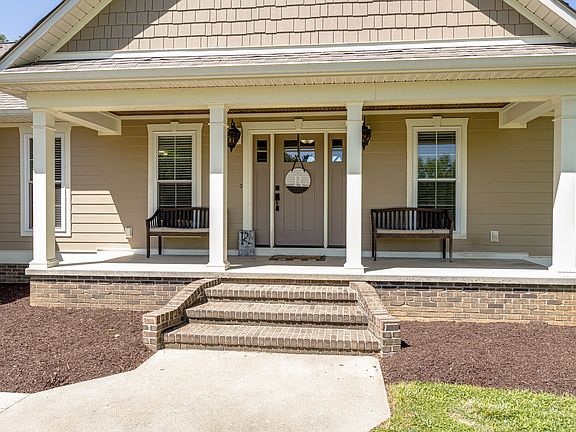 4th image of 205 Lakeview Dr
