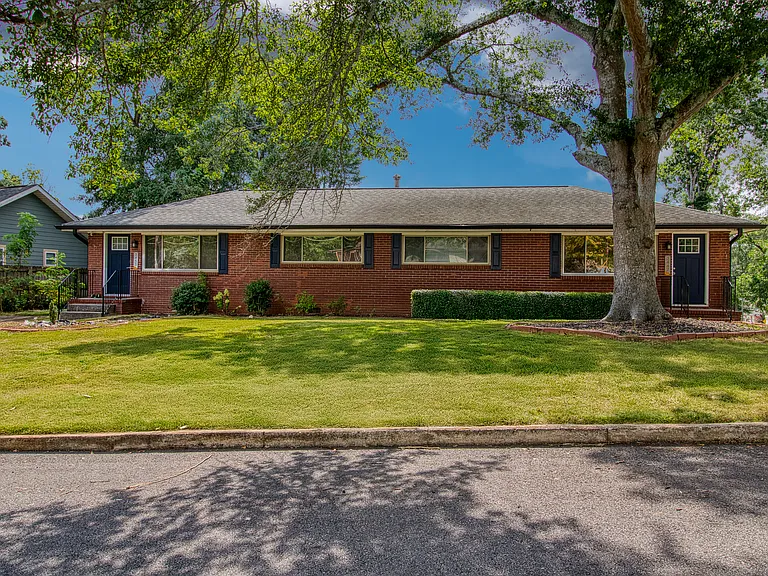 Duplex in a quiet neighborhood