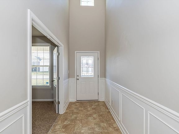 3rd image of 1615 Dorset Dr
