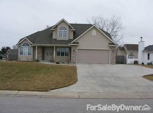 584 W Braeburn Dr, Saginaw, MI