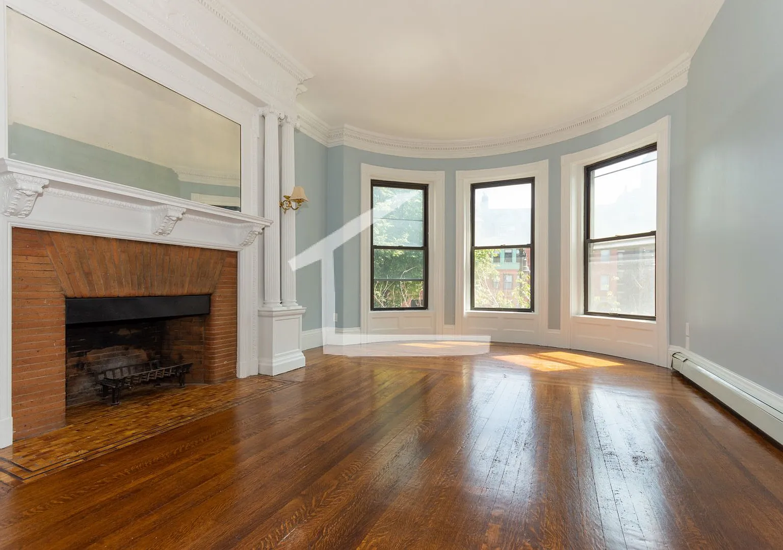 Nicely renovated 3 bed right next to Kenmore Square and BU! — Photo 1