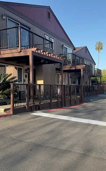 Orangevale Plaza Townhomes — Photo 10
