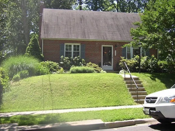 10241 Parkwood Dr, Kensington, MD 20895