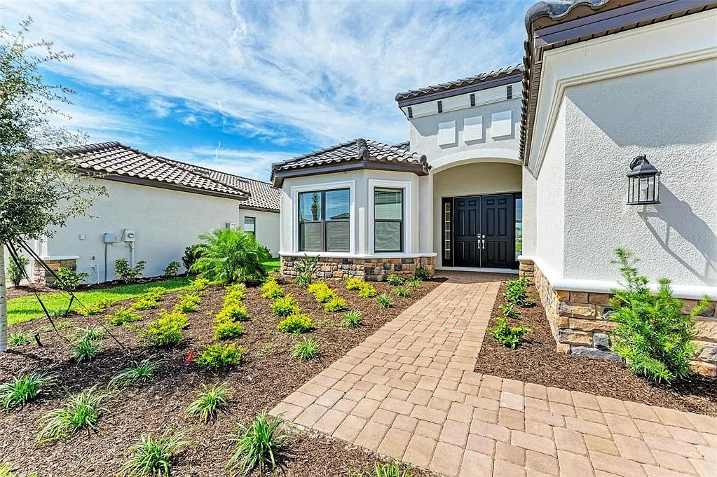 3 bed, 3.0 bath, 3004 sqft, $5,750 — Photo 3