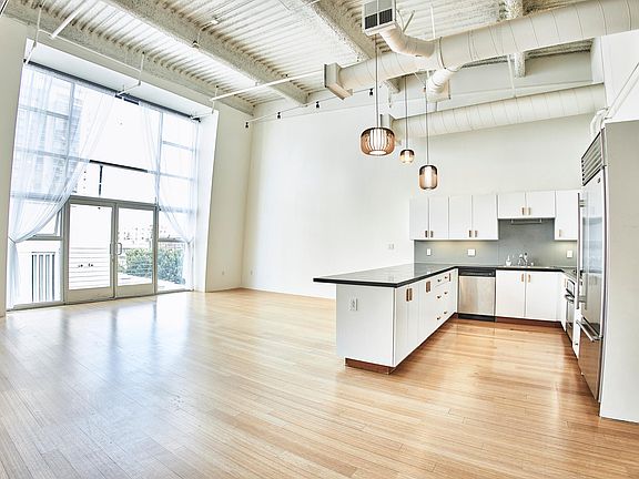 3rd image of 1130 S Flower St APT 411