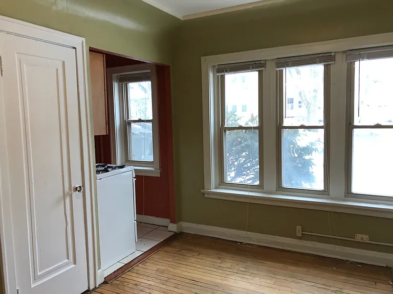 1527 Marshall — Photo 20