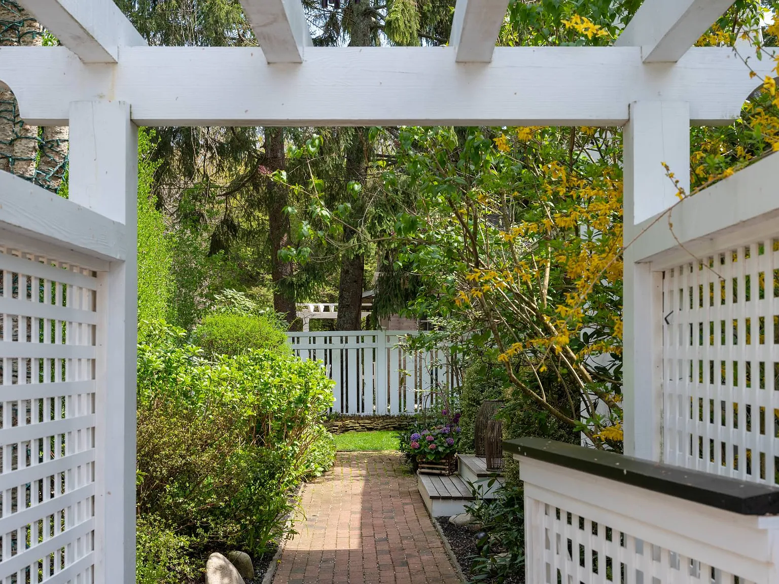 Charming home with secluded bay access and hidden beach — Photo 4