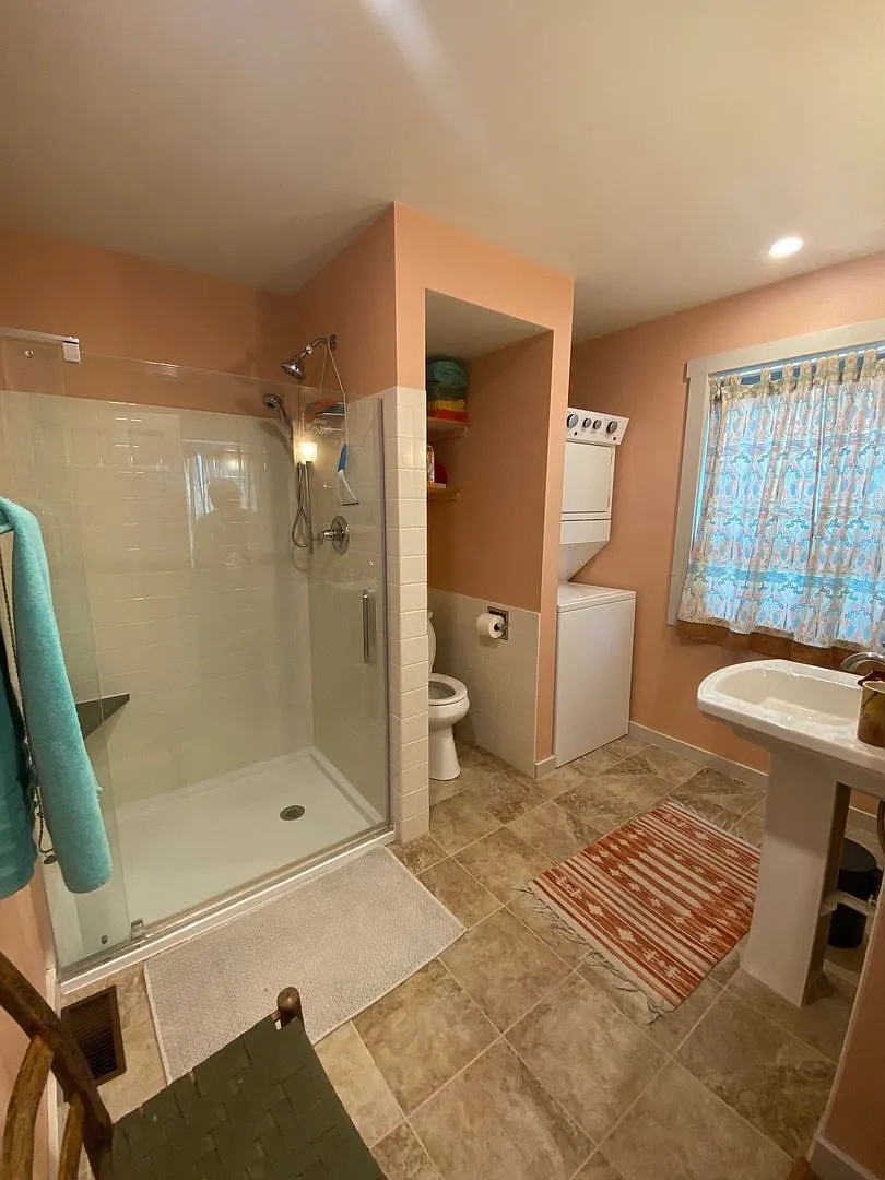 Furnished One Bedroom plus Office One Bath Seasonal Rental in Downtown Glenwood Springs — Photo 4