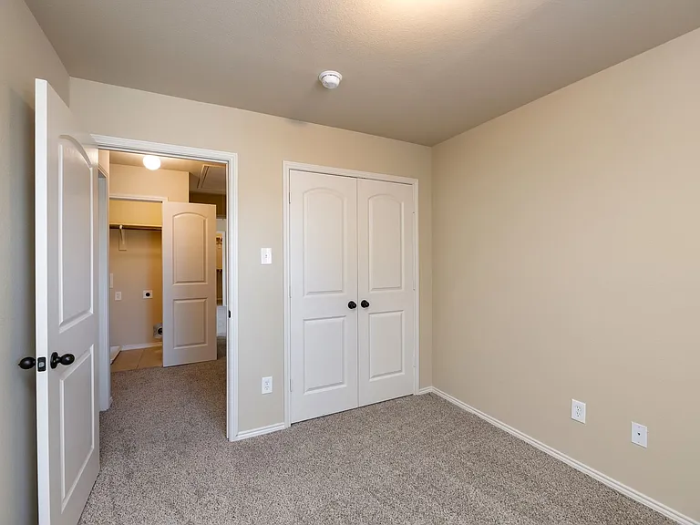 365 Orbit Dr — Photo 17