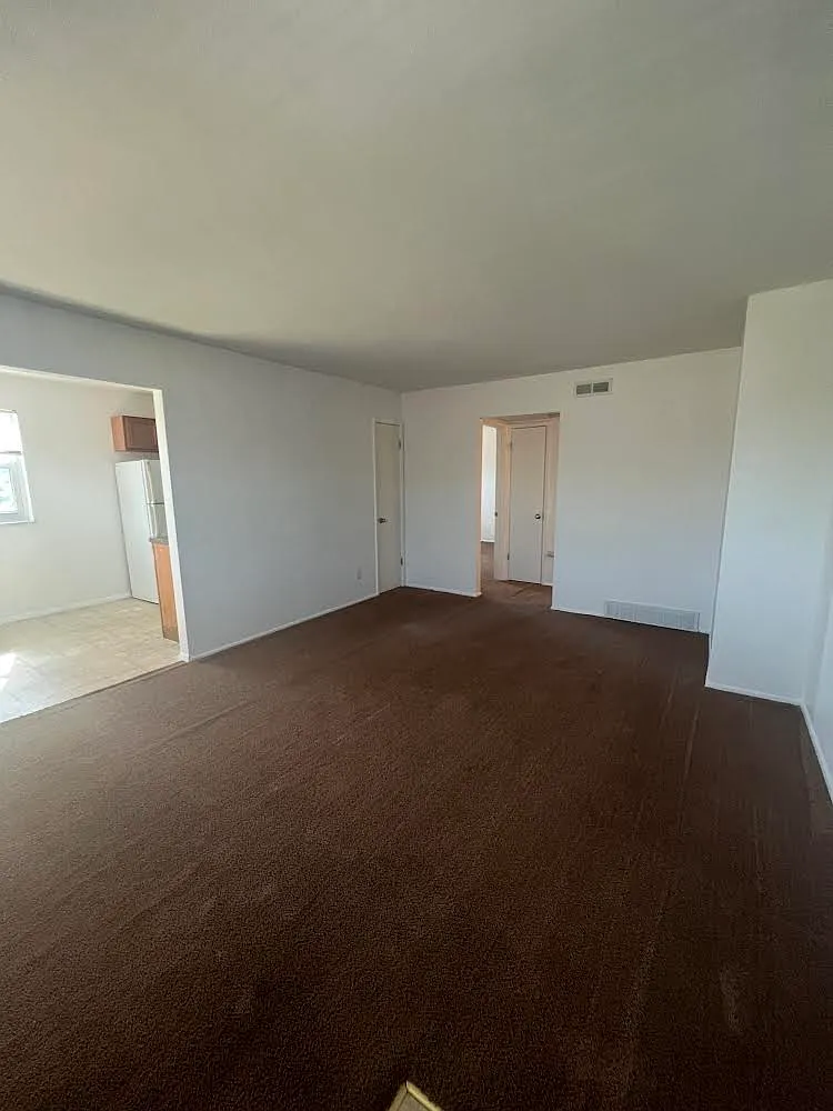 2 bed, 900 sqft, $1,200 — Photo 2