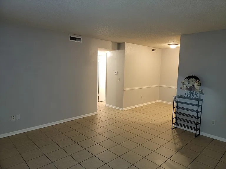 507 W Westview St #5 — Photo 18