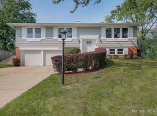 1690 Chippendale Rd, Hoffman Estates, IL 60169