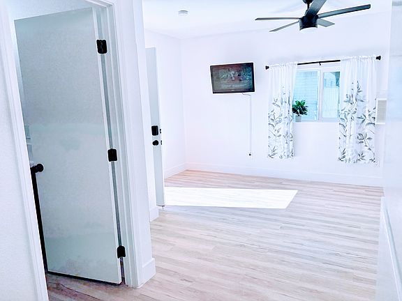 5th image of 908 Canosa Ave
