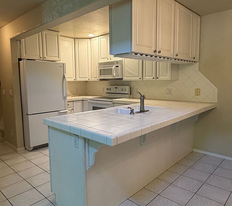 1st image of 340 13th St APT 8