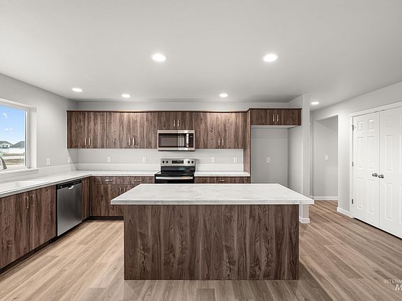 3rd image of 1651 Dyer St