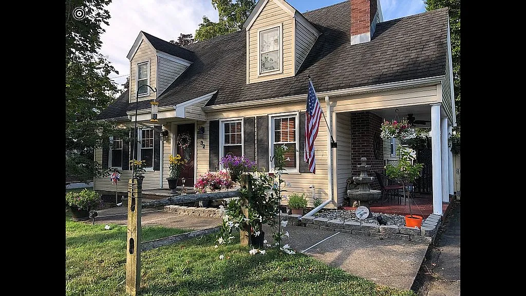 32 Spring St photo 1