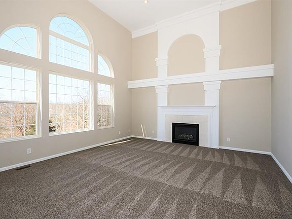 5th image of 8327 Woodcreek Dr