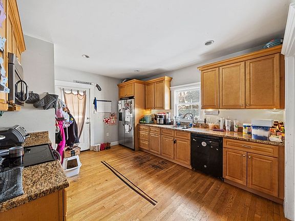 2nd image of 66 Town Hill St