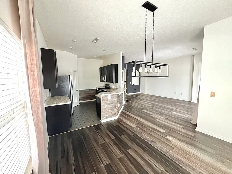 3175 Rossmore Cir — Photo 17