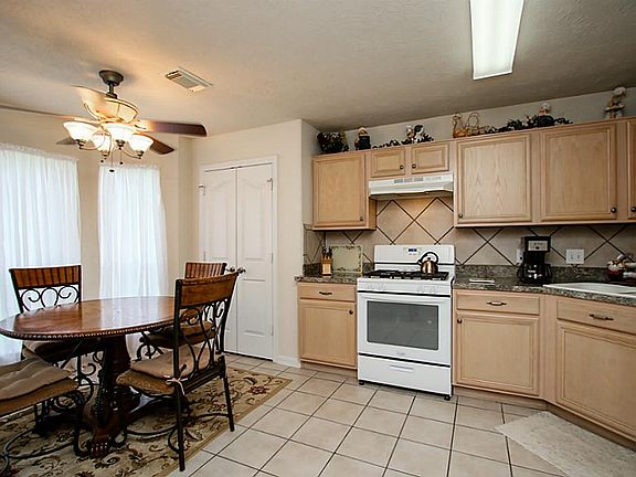 3rd image of 32611 Westwood Square East Dr