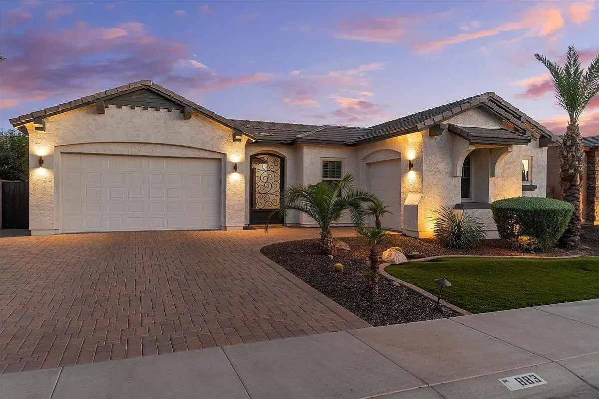 3 bed, 2549 sqft, $4,295 — Photo 3