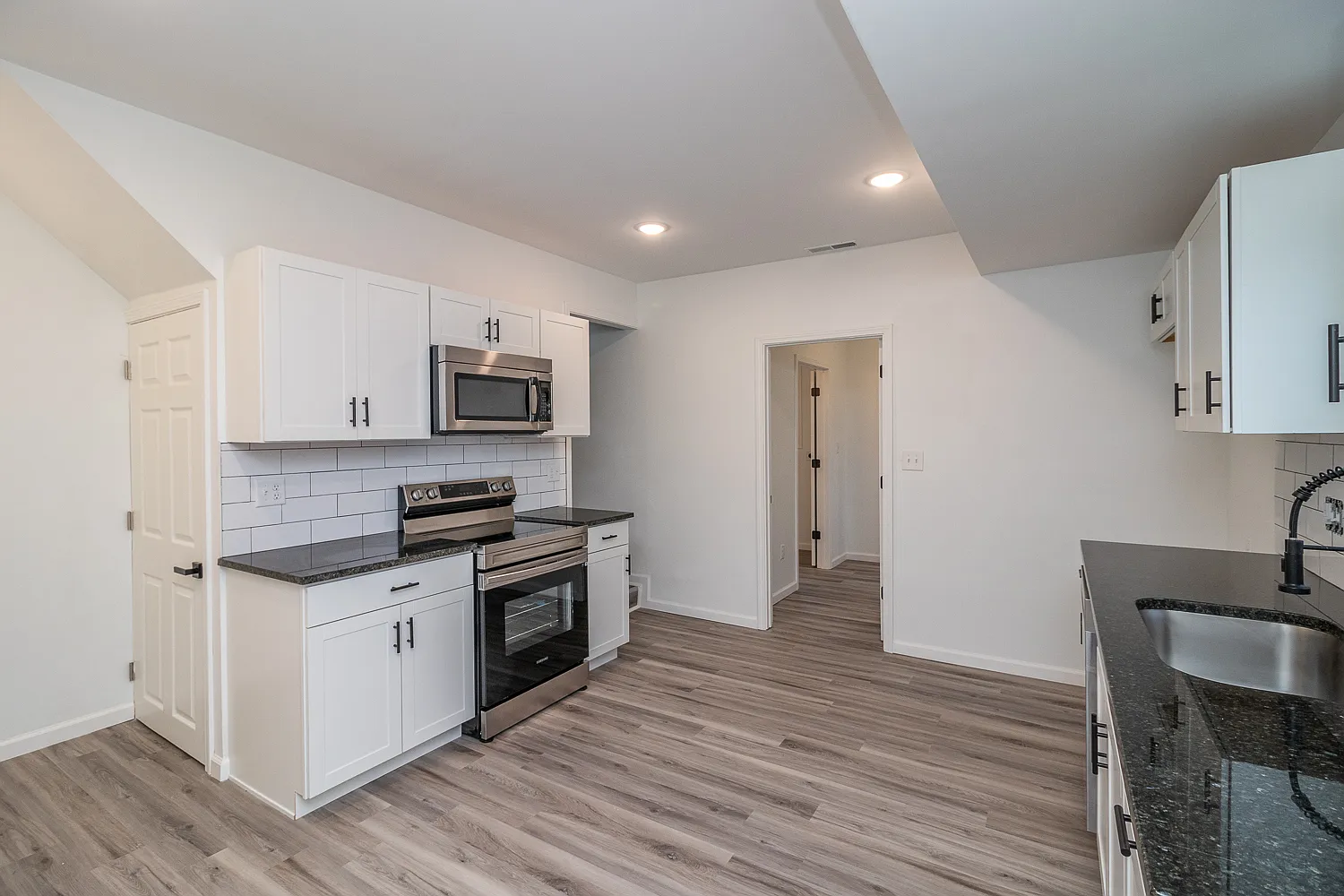 2 bed, 2.5 bath, 1344 sqft, $1,990 — Photo 4