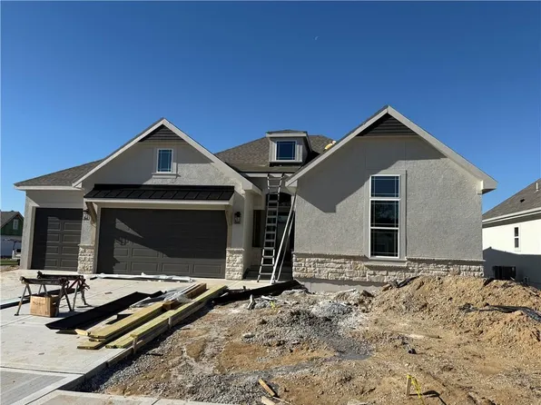 7040 NW Forest Lakes Dr, Parkville, MO 64152