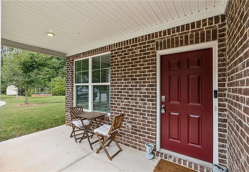 3 bed, 2.5 bath, 2290 sqft, $2,900 — Photo 3