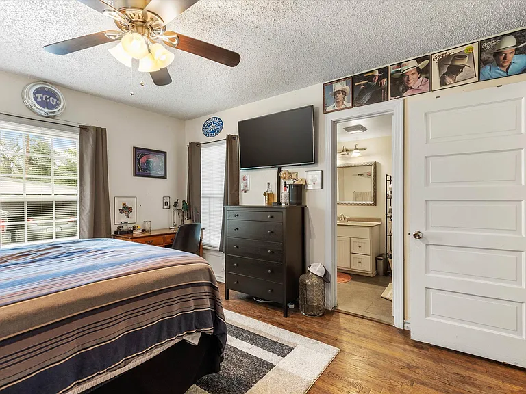 3508 W Biddison St — Photo 31