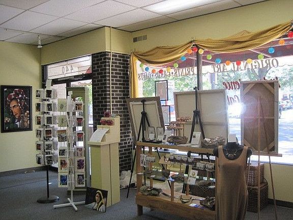 Large streetfacing window to display your products