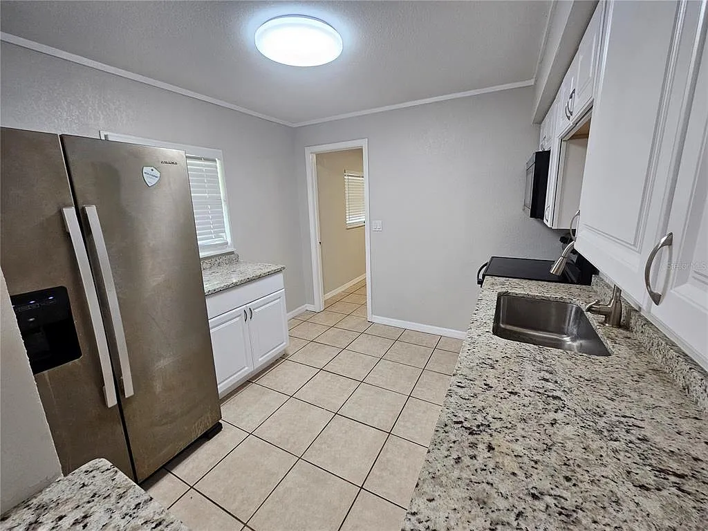 3 bed, 1.0 bath, 1044 sqft, $1,400 — Photo 3