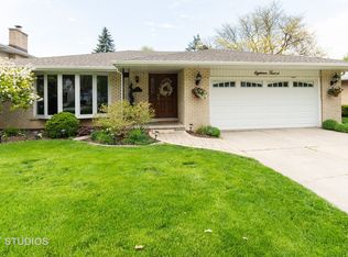 1812 E Camp McDonald Rd, Mount Prospect, IL 60056