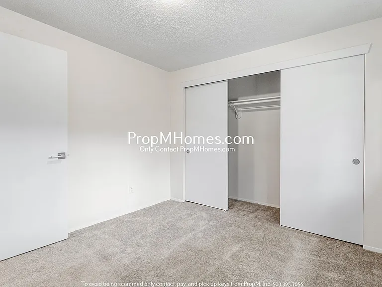 913 W Charles Street — Photo 13