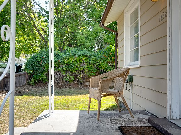 3rd image of 1438 E Woodland Ave