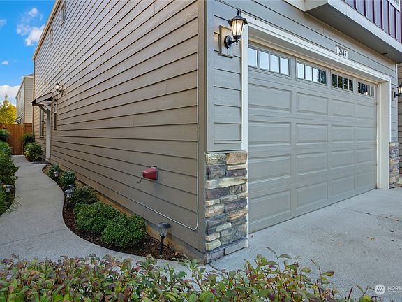 3rd image of 2645 NE 130th Court