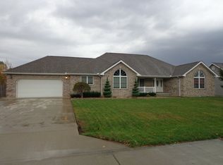 1989 Oakridge Pkwy S, Terre Haute, IN 47802