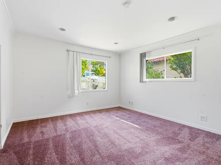 3240 Mills Ave — Photo 5