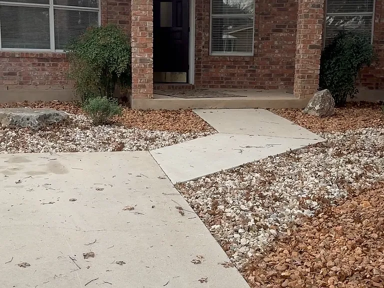 1301 Fieldcrest — Photo 2