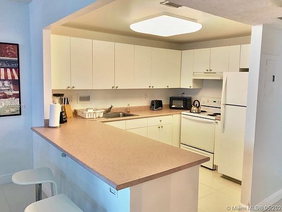 3rd image of 2301 Collins Ave APT 622