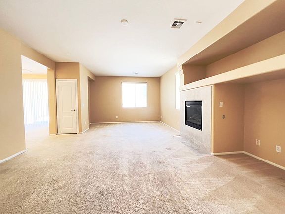 4th image of 5074 Echo Shire Ave