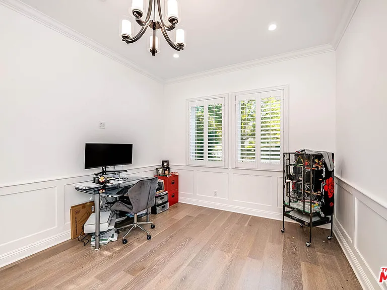 4222 Woodman Ave — Photo 22