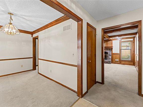 4th image of 8639 Greenway Ln