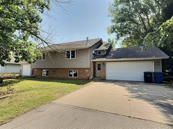1642 Lincoln Ave, Omro, WI 54963