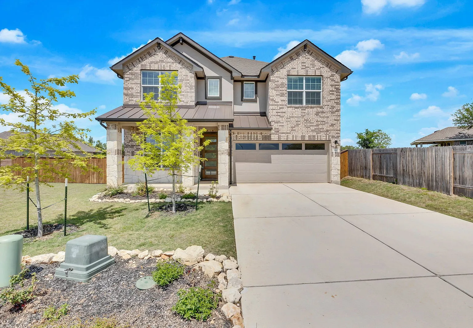 3 bed, 2.5 bath, 2345 sqft, $2,199 — Photo 1