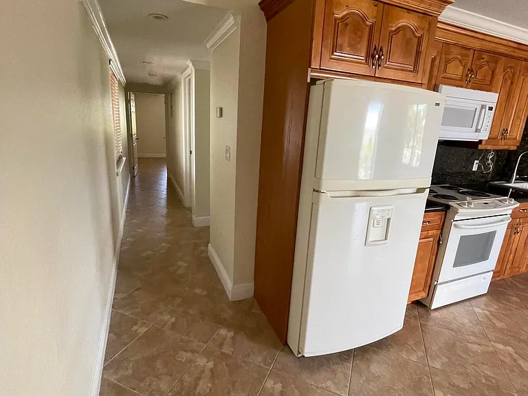 156 Marina Ave — Photo 14