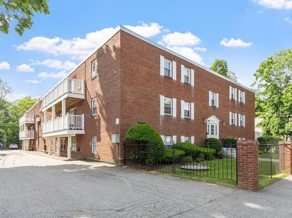 276 Albion St APT 12, Wakefield, MA 01880