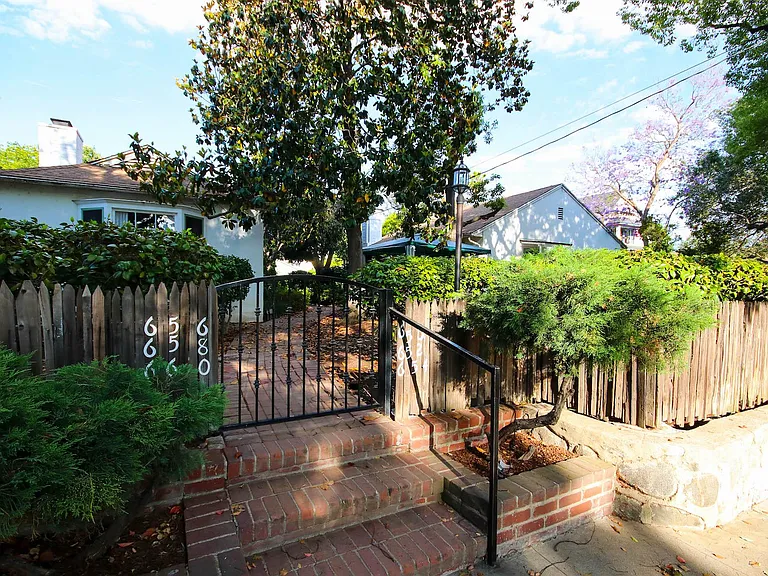 658 N Madison Ave — Photo 28