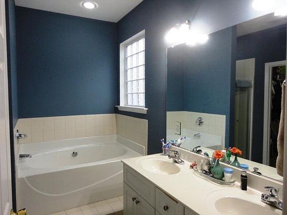 3rd image of 1110 Windwood St