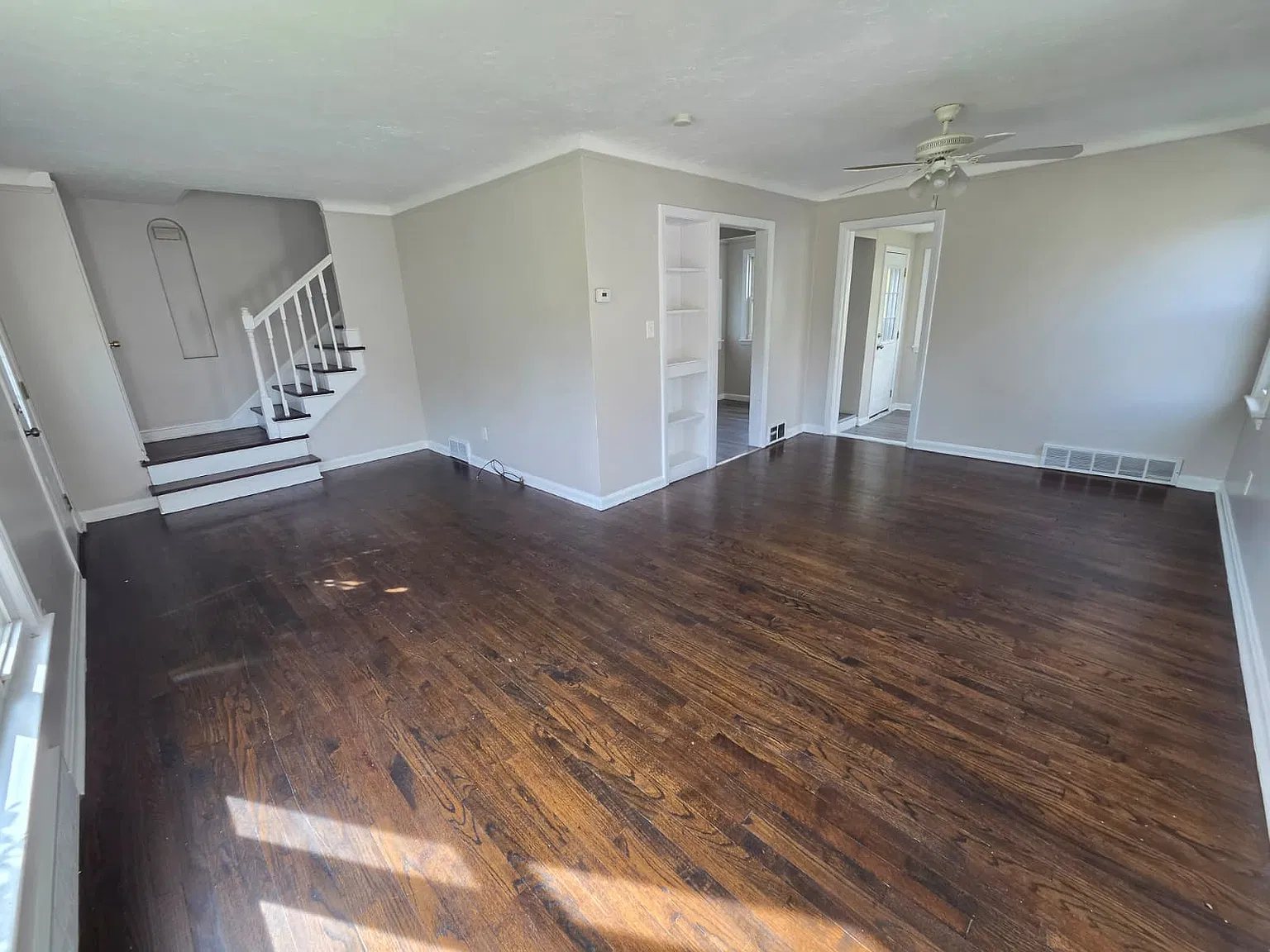 3 bed, 1.5 bath, 1358 sqft, $1,595 — Photo 2
