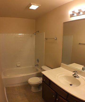 3rd image of 125 Glengarry Dr APT 104